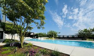 Kolam renang di atau dekat dengan Paradisio Poolsuite Sundeck in Bodman am Bodensee