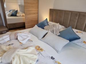 Postel nebo postele na pokoji v ubytování Apartments Manuel