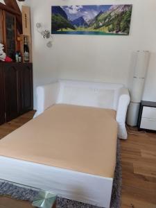 Postel nebo postele na pokoji v ubytování schickes gemütliches Studio
