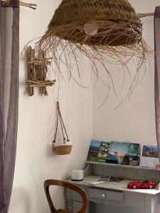 a office with a desk with a chair and a basket at Chambre Lavighiu in Patrimonio