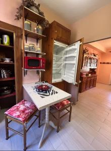 Η κουζίνα ή μικρή κουζίνα στο Ortensia casa vacanze