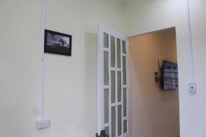 a room with an open door with a television on the wall at Vườn Lan Homestay Nguyên Căn SĐT 0337-037-654 in Da Lat