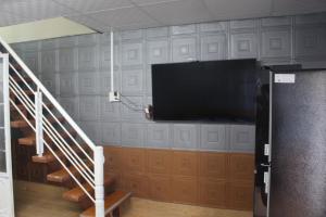 a wall with a flat screen tv on a wall at Vườn Lan Homestay Nguyên Căn SĐT 0337-037-654 in Da Lat