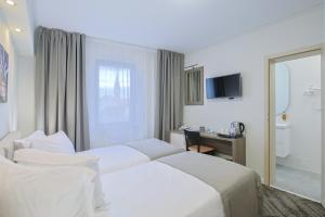Postel nebo postele na pokoji v ubytování Potaissa Hotel