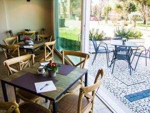 Κήπος έξω από το Hotel Ambra