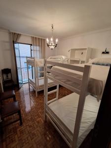 Postel nebo postele na pokoji v ubytování ALBERGUE CASA ARQUEÑA sólo peregrinos con credenciales