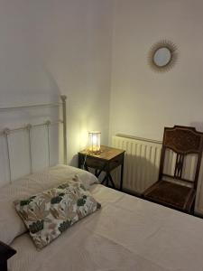 Postel nebo postele na pokoji v ubytování ALBERGUE CASA ARQUEÑA sólo peregrinos con credenciales