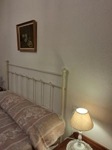 Postel nebo postele na pokoji v ubytování ALBERGUE CASA ARQUEÑA sólo peregrinos con credenciales