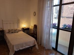 Postel nebo postele na pokoji v ubytování ALBERGUE CASA ARQUEÑA sólo peregrinos con credenciales