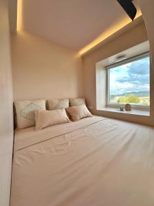 Fotografie z fotogalerie ubytování Myconian Suite - 7 min from Chora -center - 35sqm - Sunset - Secured Free Parking - Elenas Hospitality - ve městě Mykonosu