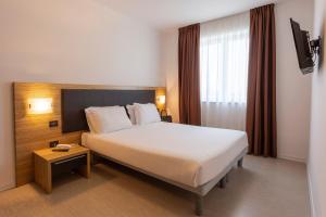 Ένα ή περισσότερα κρεβάτια σε δωμάτιο στο Hotel Ambra