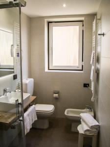 Ένα μπάνιο στο Hotel Ambra