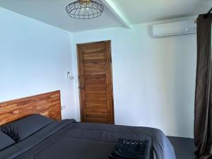 Ένα ή περισσότερα κρεβάτια σε δωμάτιο στο Shark Bay room Shark