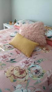 Ένα ή περισσότερα κρεβάτια σε δωμάτιο στο Sozo - our place at the ocean