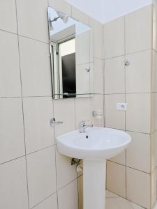 Vannituba majutusasutuses Azure Hotel Dhermi