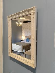 Foto dalla galleria di L'Entrée Chambres d'Hôtes Bar & Restaurant a Castillonnès