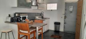 Η κουζίνα ή μικρή κουζίνα στο Appartement avec jardin et parking