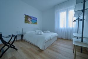Giường trong phòng chung tại La Mole Apartment