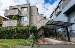 Budova, kde se vila nachází