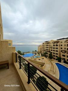 Bazén v ubytování C33 Samarah Resort LOFT apartment nebo v jeho okolí