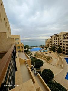 Bazén v ubytování C33 Samarah Resort LOFT apartment nebo v jeho okolí