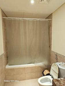 Koupelna v ubytování C33 Samarah Resort LOFT apartment