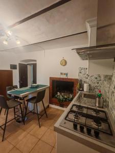 a kitchen with a stove and a table with chairs at Gabri's Home in Spello