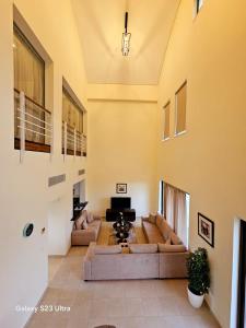 Posezení v ubytování C32 Samarah Resort LOFT apartment