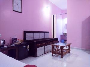 Uma cama ou camas num quarto em Samant Beach Resort