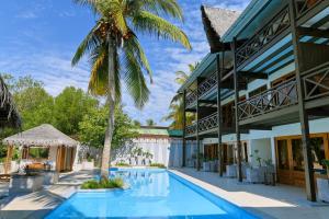 an exterior view of a resort with a swimming pool at Hôtel Baobab Café in Morondava