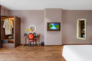 TV a/nebo společenská místnost v ubytování Salute Saigon Hotel and Spa