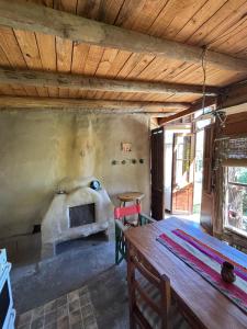 a dining room with a table and a fireplace at Gentil Morada in Villa Yacanto +6 photos