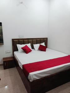 Postel nebo postele na pokoji v ubytování Hotel gora palace
