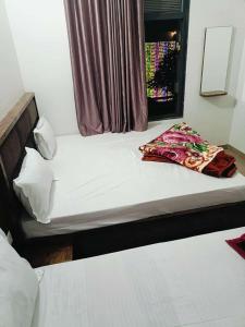Postel nebo postele na pokoji v ubytování Hotel gora palace
