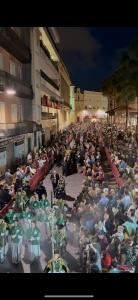 a large crowd of people sitting on benches in front of a building at Centro apartamento 2-D in Huelva +3 photos