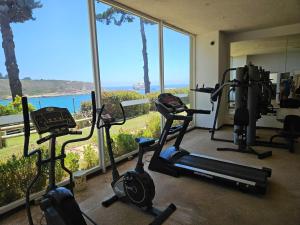 a gym with cardio equipment and a view of the ocean at Vista al Mar en Pinares del Canelillo - Algarrobo - Chile in Algarrobo