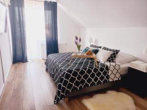 Ένα ή περισσότερα κρεβάτια σε δωμάτιο στο apartament 95 m2 - 300 metrów od morza, 50 metrów od jeziora Jamno