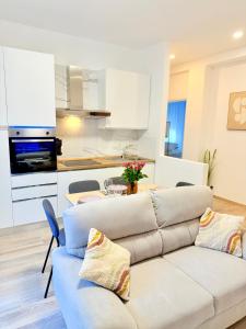 a living room with a couch and a kitchen at La casa di Sebastian in Como