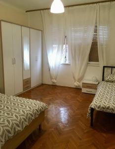 Ένα ή περισσότερα κρεβάτια σε δωμάτιο στο Low budget Apartment in Rijeka