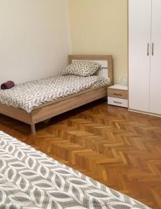 Ένα ή περισσότερα κρεβάτια σε δωμάτιο στο Low budget Apartment in Rijeka