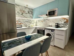Kuchyň nebo kuchyňský kout v ubytování Apartamento Tamarán 105