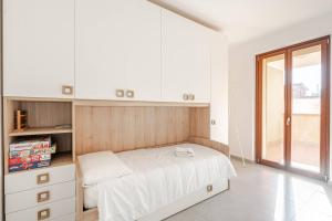 Postel nebo postele na pokoji v ubytování la casa di valeria con piscina