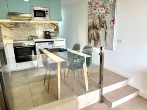 Kuchyň nebo kuchyňský kout v ubytování Apartamento Tamarán 105