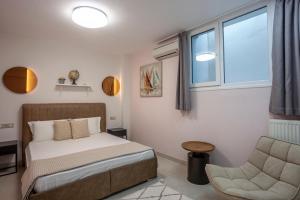 Posteľ alebo postele v izbe v ubytovaní Seafront luxury Villa Almyra, Chalkidiki