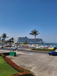 a parking lot with a cruise ship in the ocean at Casa Marina, Playa y Aeropuerto cerca in Puerto Vallarta
