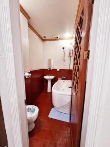 Bilik mandi di N4 Studio Room Apartment Transient House Ground Floor near Abreeza Mall, SPMC, SM Lanang & USEP