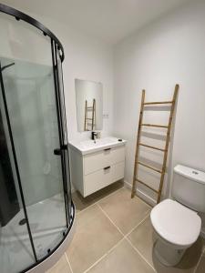 Ένα μπάνιο στο Appartement T3 rénové
