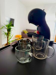 a table with two glasses and a mixer on it at Apartamento centro 1A in Huelva