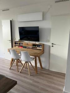 TV a/nebo společenská místnost v ubytování Oben in der 14 Etage
