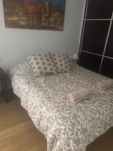 En eller flere senge i et værelse på Calderon centro Almeria + 1 billede